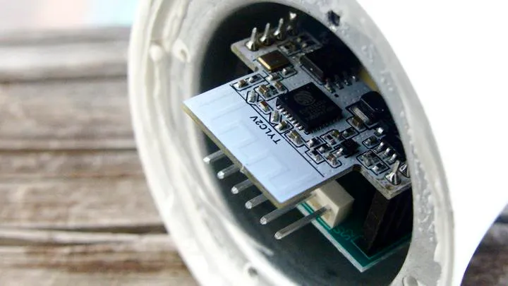Tuya TYLC2V module in WiFi Smart LED Light Fitting.